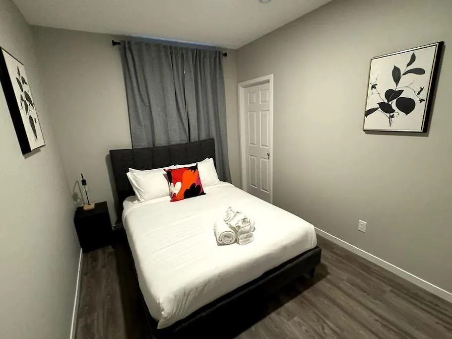 Apartament Private Luxury Suite Near West Edmonton Mall Kanada