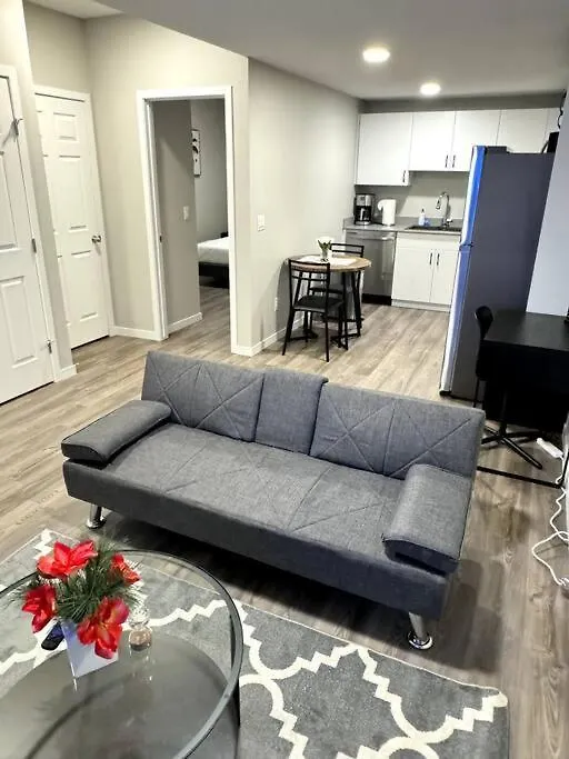 Apartament Private Luxury Suite Near West Edmonton Mall Kanada