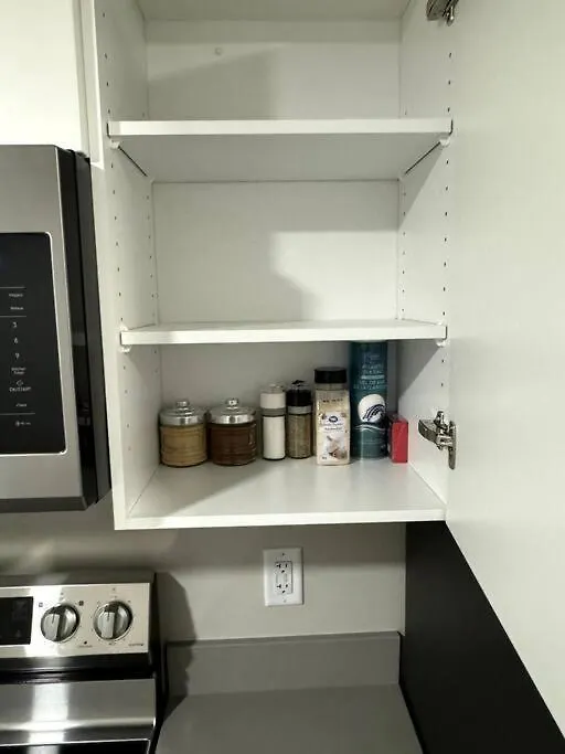 Private Luxury Suite Near West Edmonton Mall 0*,  Kanada