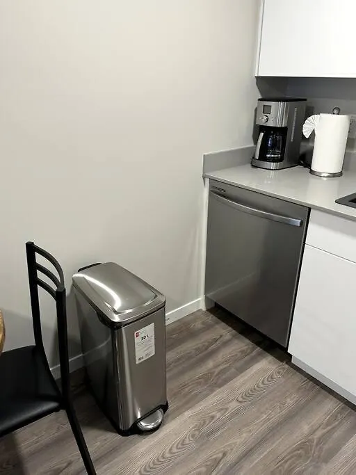 Private Luxury Suite Near West Edmonton Mall Apartament